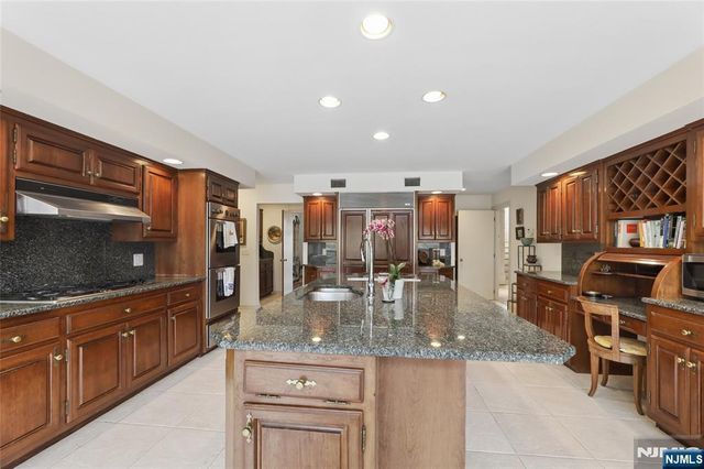 9 Toboggan Ridge Road, Saddle River, NJ 07458