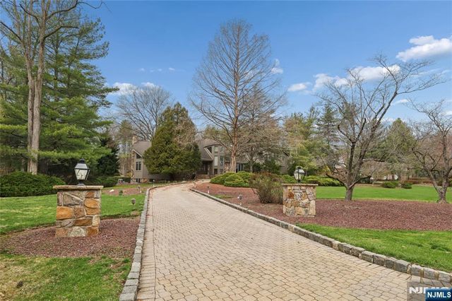 9 Toboggan Ridge Road, Saddle River, NJ 07458