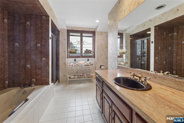 9 Toboggan Ridge Road, Saddle River, NJ 07458