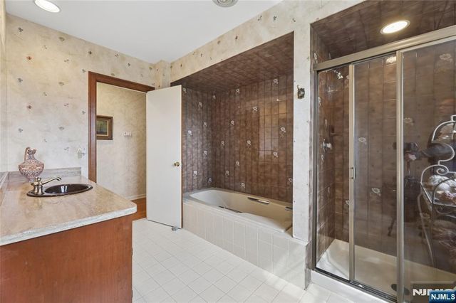 9 Toboggan Ridge Road, Saddle River, NJ 07458