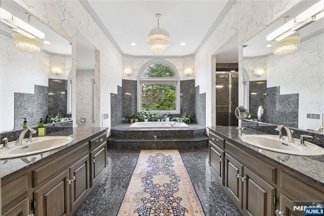 9 Toboggan Ridge Road, Saddle River, NJ 07458