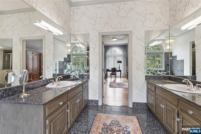 9 Toboggan Ridge Road, Saddle River, NJ 07458