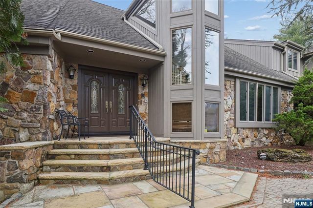 9 Toboggan Ridge Road, Saddle River, NJ 07458