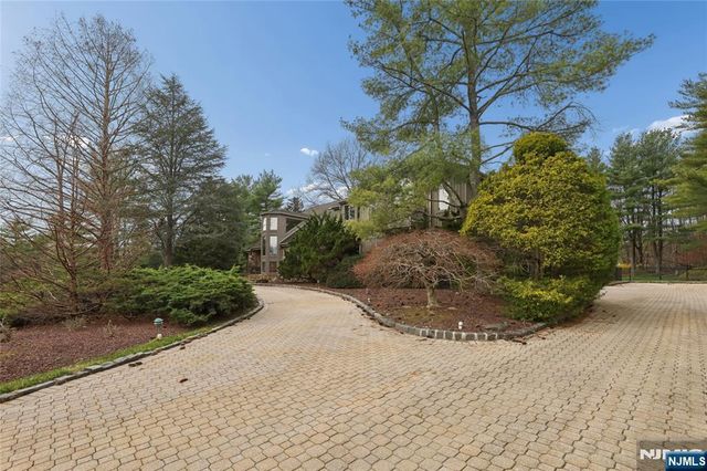 9 Toboggan Ridge Road, Saddle River, NJ 07458
