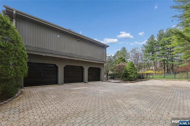 9 Toboggan Ridge Road, Saddle River, NJ 07458