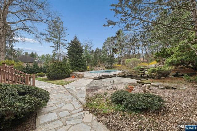 9 Toboggan Ridge Road, Saddle River, NJ 07458
