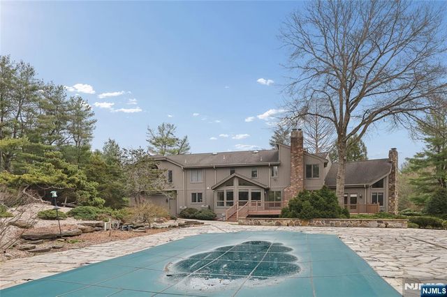 9 Toboggan Ridge Road, Saddle River, NJ 07458