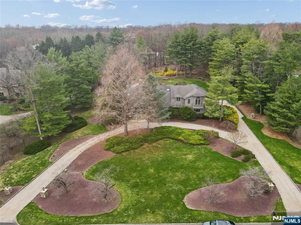 9 Toboggan Ridge Road, Saddle River, NJ 07458