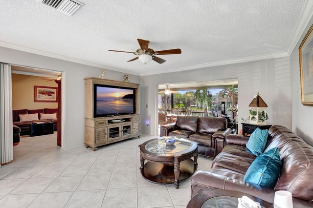 21214 Lago Circle 8b, Boca Raton, FL 33433
