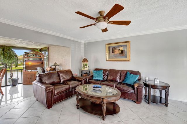21214 Lago Circle 8b, Boca Raton, FL 33433