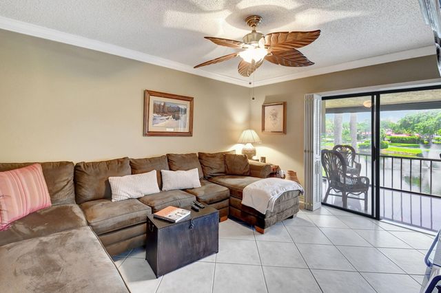 21214 Lago Circle 8b, Boca Raton, FL 33433