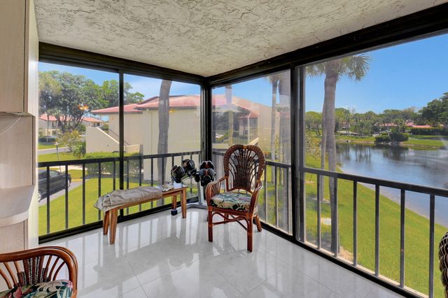21214 Lago Circle 8b, Boca Raton, FL 33433
