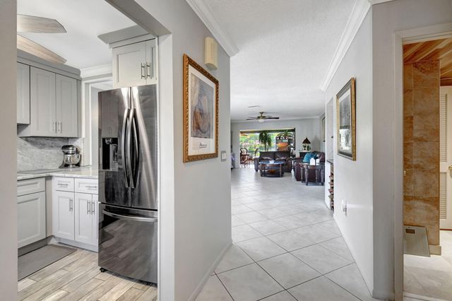 21214 Lago Circle 8b, Boca Raton, FL 33433