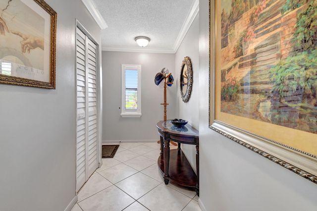 21214 Lago Circle 8b, Boca Raton, FL 33433