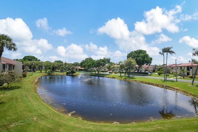 21214 Lago Circle 8b, Boca Raton, FL 33433