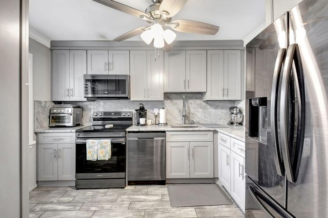 21214 Lago Circle 8b, Boca Raton, FL 33433