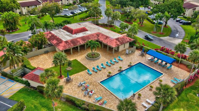 21214 Lago Circle 8b, Boca Raton, FL 33433