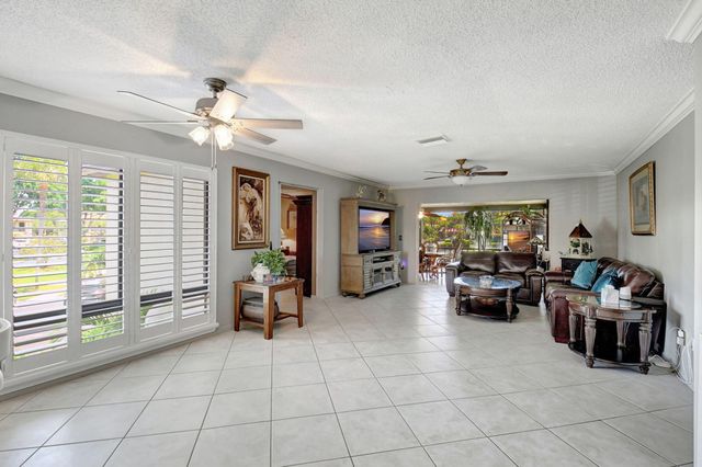 21214 Lago Circle 8b, Boca Raton, FL 33433
