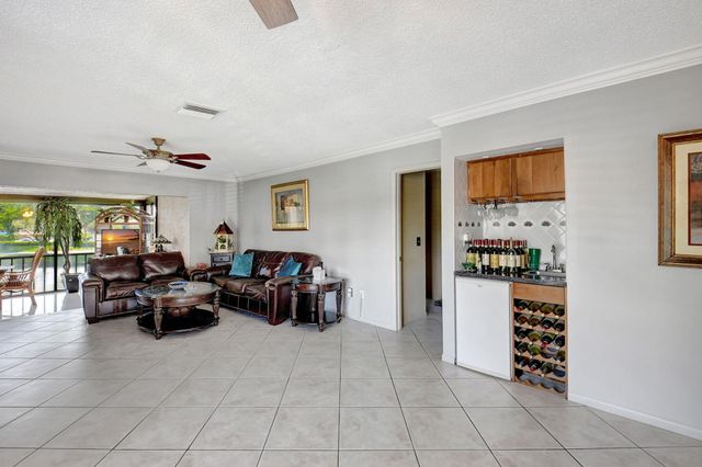 21214 Lago Circle 8b, Boca Raton, FL 33433