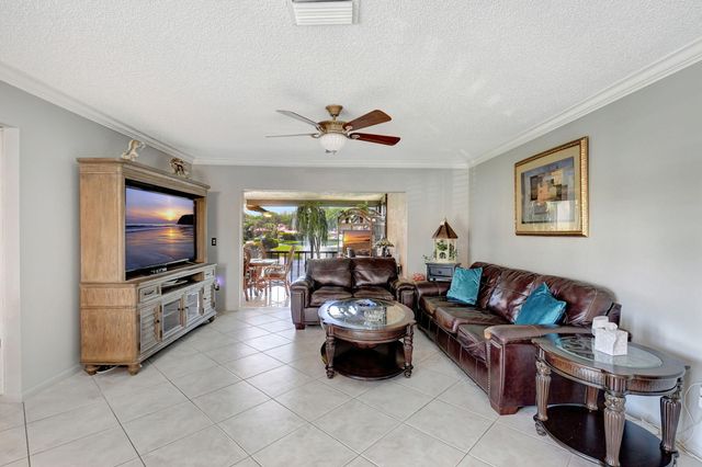 21214 Lago Circle 8b, Boca Raton, FL 33433