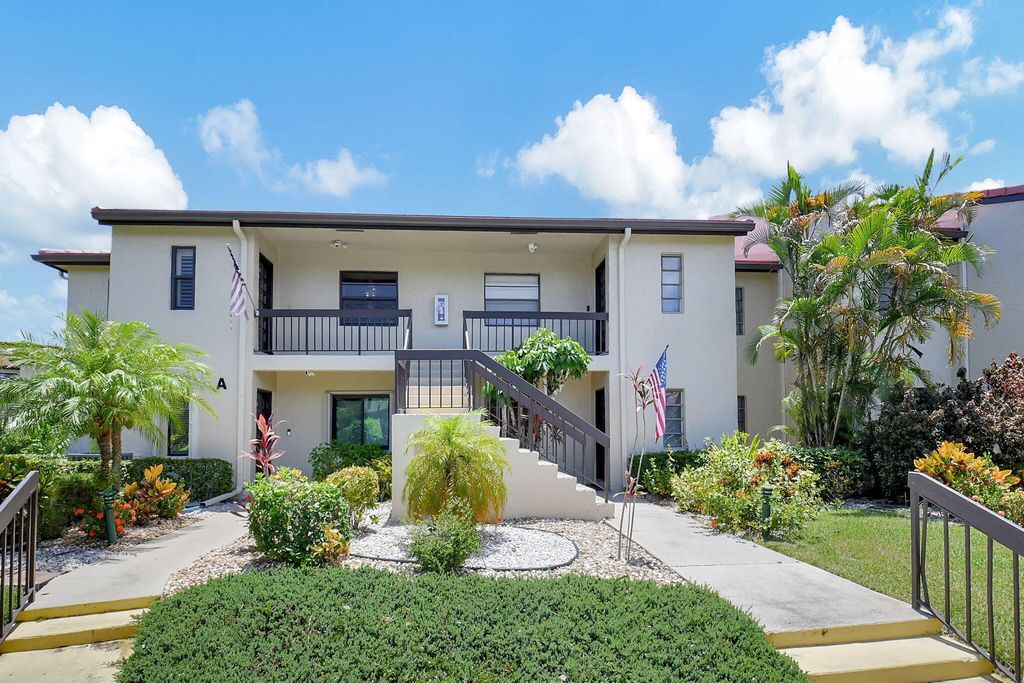 21214 Lago Circle 8b, Boca Raton, FL 33433