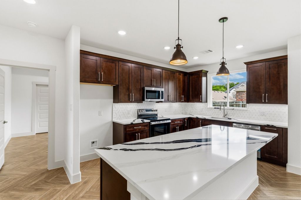 2125 Steepleridge Circle, Granbury, TX 76048 — photo 4