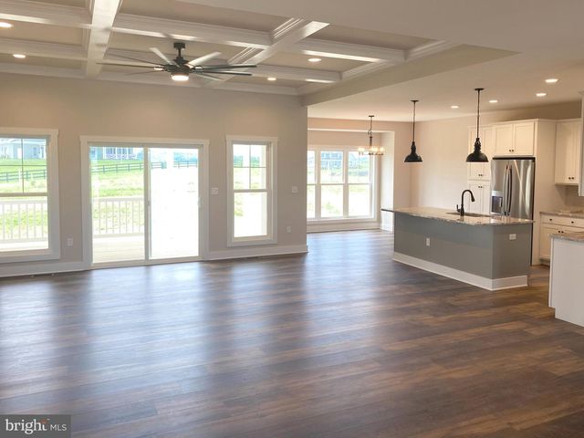 LIGHT RD, Winchester, VA 22603