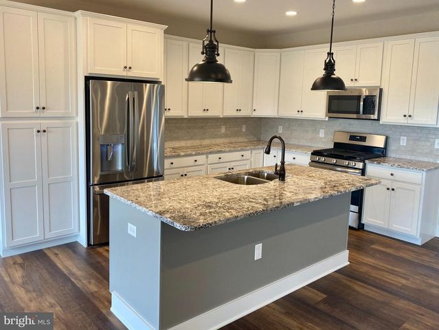 LIGHT RD, Winchester, VA 22603