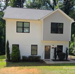 2908 Burgess Drive, Charlotte, NC 28208