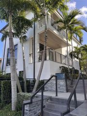 8231 NW 48th St, Doral, FL 33166