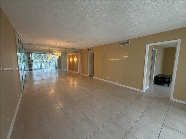 3100 N Course Ln 208, Pompano Beach, FL 33069