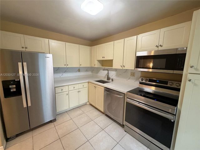 3100 N Course Ln 208, Pompano Beach, FL 33069