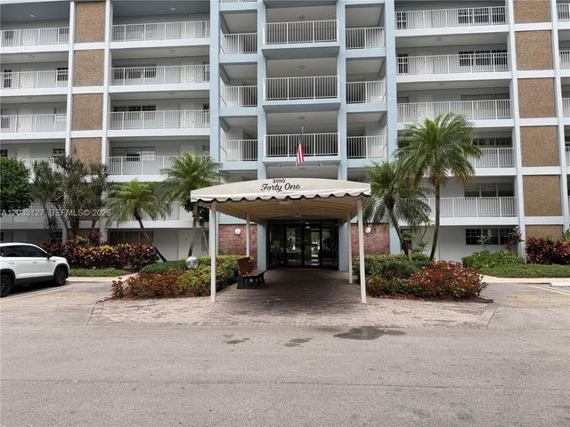 3100 N Course Ln 208, Pompano Beach, FL 33069