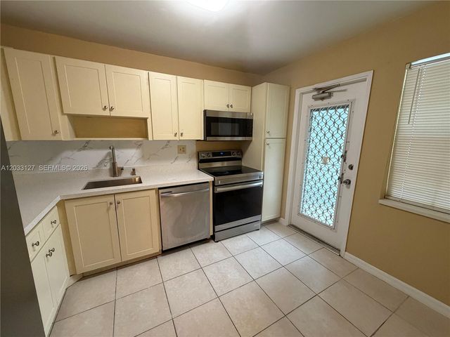 3100 N Course Ln 208, Pompano Beach, FL 33069