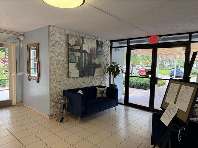 3100 N Course Ln 208, Pompano Beach, FL 33069