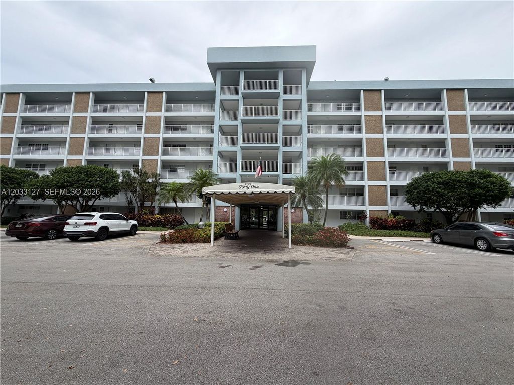 3100 N Course Ln 208, Pompano Beach, FL 33069