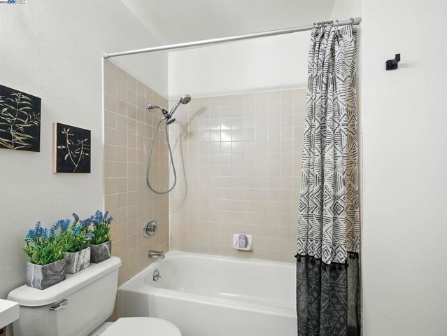 49 Paseo Grande E, San Lorenzo, CA 94580