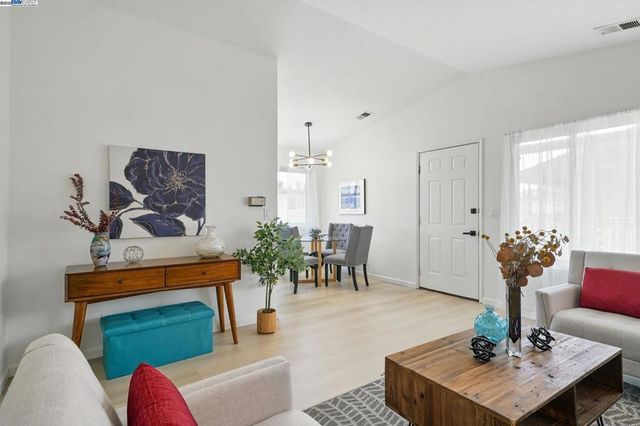49 Paseo Grande E, San Lorenzo, CA 94580