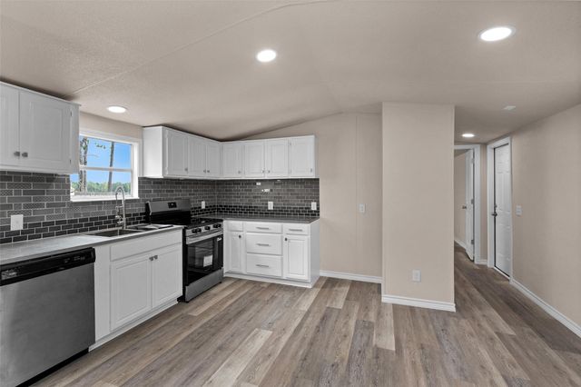 84 Ridgeway Drive, Conroe, TX 77303