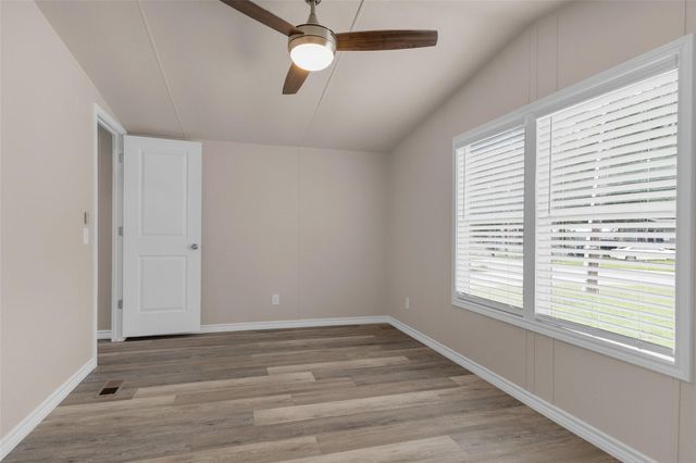 84 Ridgeway Drive, Conroe, TX 77303