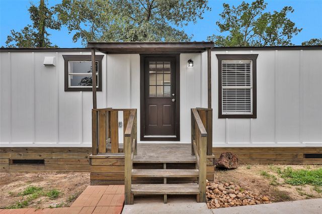 84 Ridgeway Drive, Conroe, TX 77303