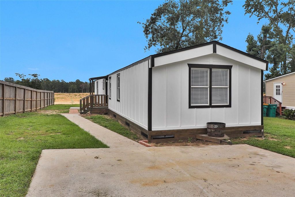 84 Ridgeway Drive, Conroe, TX 77303