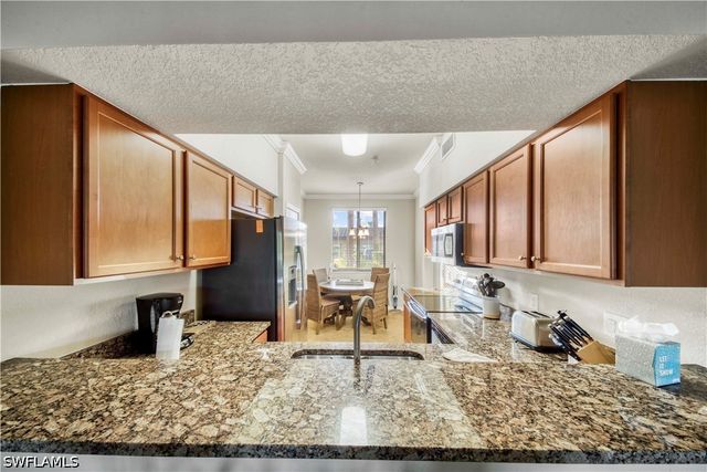 9830 Giaveno CIR 1615, Naples, FL 34113