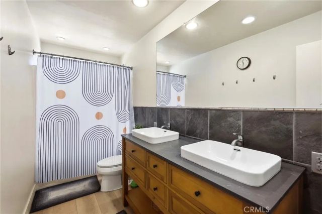 8452 Delco Avenue, Winnetka, CA 91306