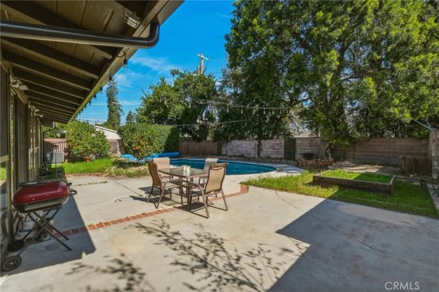 8452 Delco Avenue, Winnetka, CA 91306