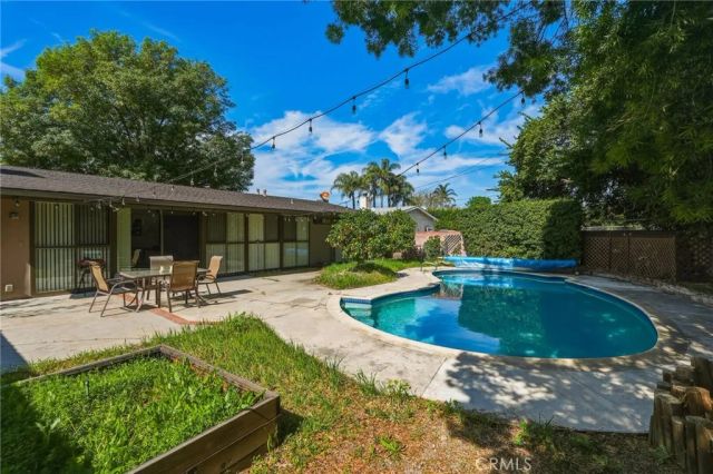 8452 Delco Avenue, Winnetka, CA 91306