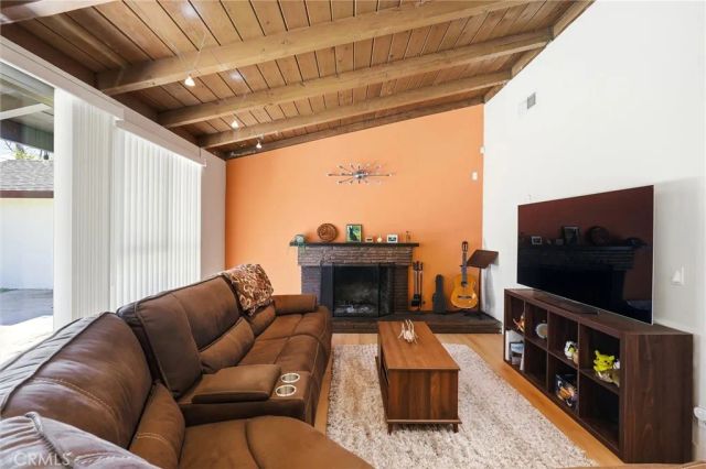 8452 Delco Avenue, Winnetka, CA 91306