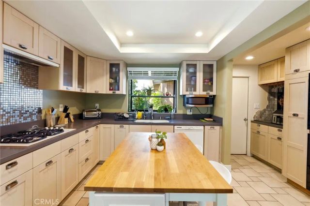 8452 Delco Avenue, Winnetka, CA 91306