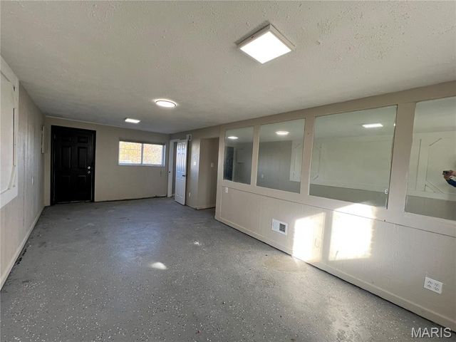 12 Trinity Lane, Florissant, MO 63031