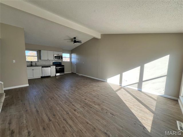 12 Trinity Lane, Florissant, MO 63031